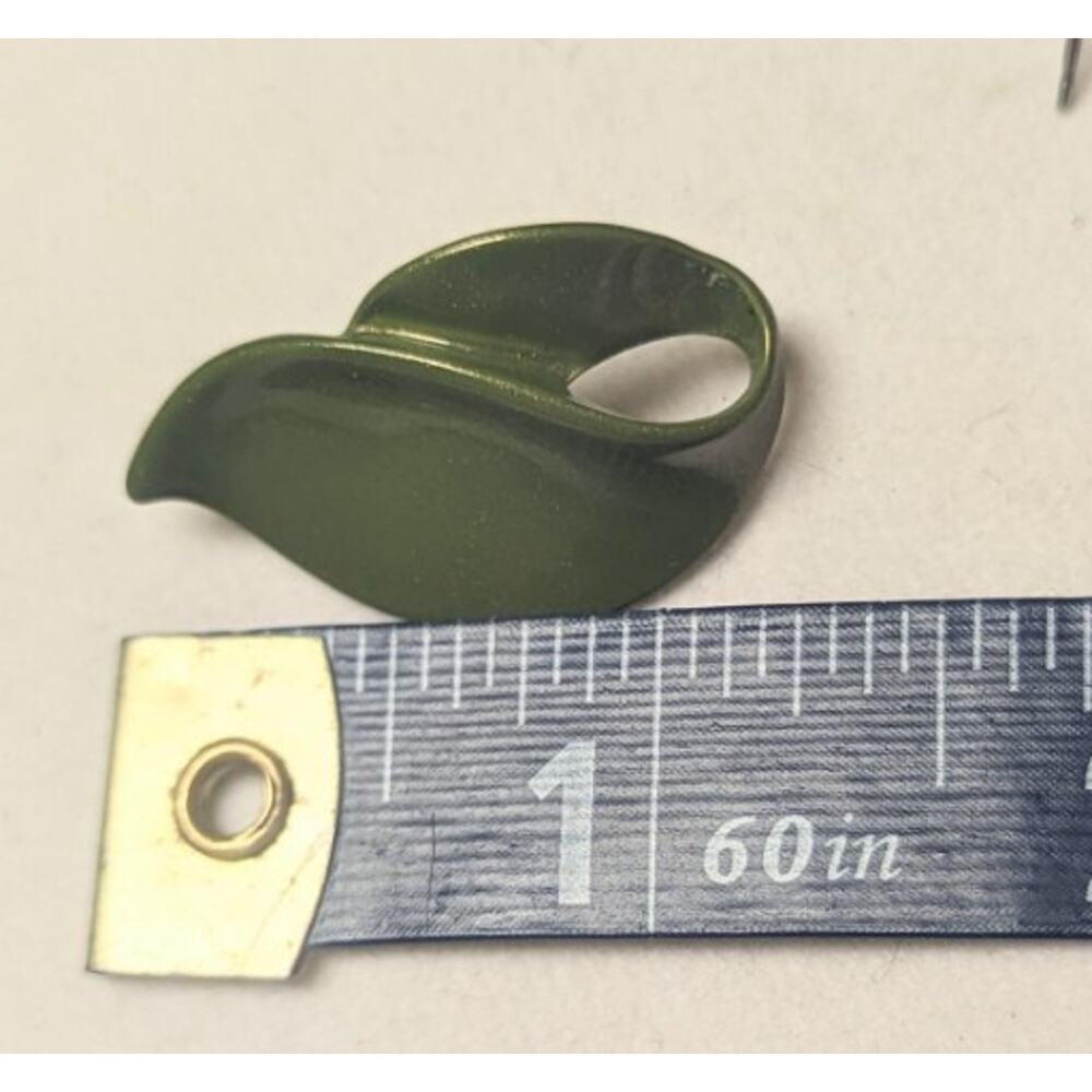 Vintage Earrings Avocado Green Swirl Leaf Huggie Elegant Shimmer Finish Retro - Picture 6 of 7